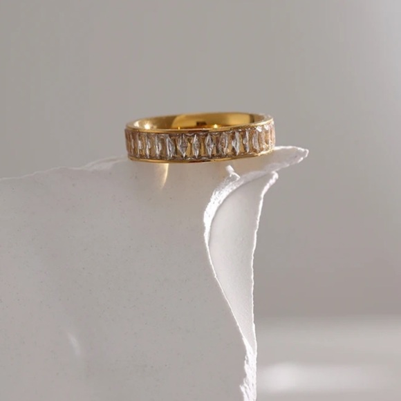 Cubic Zirconia Ring Jewelry Exquisite Wedding Engagement Band Gold Plated Sz 7 - Picture 7 of 14